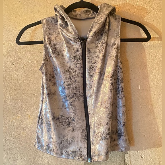 ✨2for22$ Metallic zip up muscle tee - Picture 1 of 5